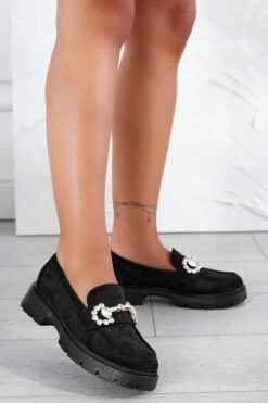 Mocassini Neri Scamosciati Con Applicazione Gioiello -Negozio al dettaglio Alexoo 2 8474c522 bed7 4a44 8c42 5d14fdc34188