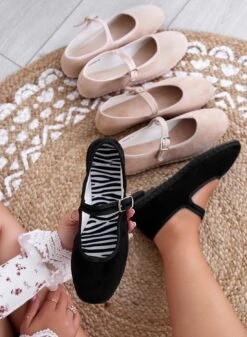 JENNIFER - Ballerine Nere Friulane Scamosciate Con Fibbia -Negozio al dettaglio Alexoo 2 89041026 5e10 4614 8d71 a590a718f34b