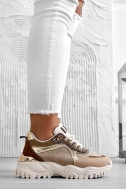 Sneakers Fango Con Suola Alta E Pannelli A Contrasto -Negozio al dettaglio Alexoo 2 b62715a8 1855 4ab0 8759 23096a25893a