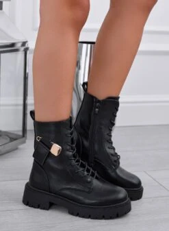 EMILY - Stivaletti Neri Anfibi Con Spilla Oro -Negozio al dettaglio Alexoo 2 cb47e3fc faa1 496f 8cc3 1968eddcb010