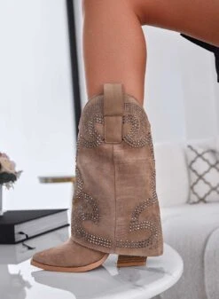 ARAGON - Stivaletti Camperos Fango Scamosciati Con Strass -Negozio al dettaglio Alexoo 2 da725fd7 f1af 4518 aa05 2e09dd7a3f27