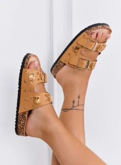 CINZIA - Sandali Camel Ciabatte Con Doppia Fibbia E Pietre Gioiello -Negozio al dettaglio Alexoo 2 e982ac0a 5745 405f b022 003e395e456a