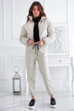 Giacca Beige Corta In Similpelle -Negozio al dettaglio Alexoo 3279