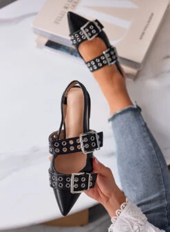 ANTONIA - Ballerine Nere A Punta Con Fibbie E Occhielli Dal Look Rock -Negozio al dettaglio Alexoo 3 21c507f8 fb9e 438c 9d44 fe98fea432e3