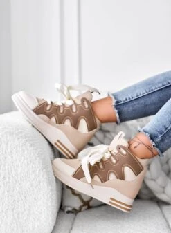 FAUNA - Sneakers Beige Con Zeppa Interna E Lacci In Tessuto -Negozio al dettaglio Alexoo 3 3382692c b72a 4101 952e 12d6631b1fc1