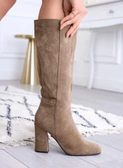 Stivali Marroni Scamosciati Con Tacco Comodo -Negozio al dettaglio Alexoo 3 400e13cf b088 4e22 a85e ec941770bde4