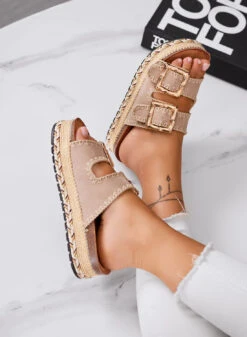 SPARTA - Sandali Ciabatte Beige Con Maxi Fibbie Oro E Suola Platform -Negozio al dettaglio Alexoo 3 426ac7ec 97f7 4235 9904 46387222b4a3