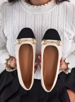 Ballerine Beige Con Punta Nera E Applicazione Gioiello -Negozio al dettaglio Alexoo 3 67a7e078 dfa5 4ce8 92f8 f31387e6c872