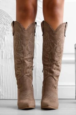 Stivali Camperos Marroni Con Ricamo -Negozio al dettaglio Alexoo 3 75baa170 c814 4888 ac37 6f8398ff69be