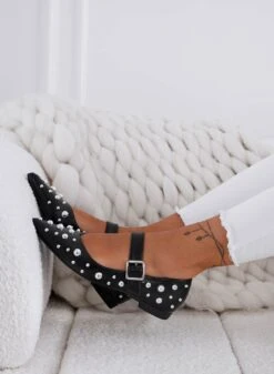 FRANCA - Ballerine Nere A Punta Con Borchie A Sfera Argento -Negozio al dettaglio Alexoo 3 8b1aed40 dbc6 4ef3 8bfc a422553d397a