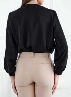 Camicia A Body Nera Con Scollo A V -Negozio al dettaglio Alexoo 3 90e26e71 3a27 4b42 acf7 69292afac678