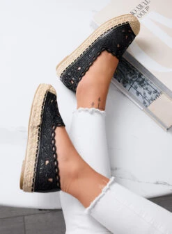 COLLINS - Espadrillas Nere In Pizzo Con Suola In Juta -Negozio al dettaglio Alexoo 3 95a31273 c6c5 4490 9139 00689a122445