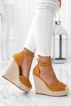 Espadrilles Gialle Con Zeppa In Corda E Ricamo -Negozio al dettaglio Alexoo 3 978b4dbb 100e 4ce2 b8ef 7ed23c2d81ce