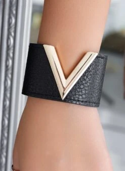 Bracciale Nero Con V In Oro