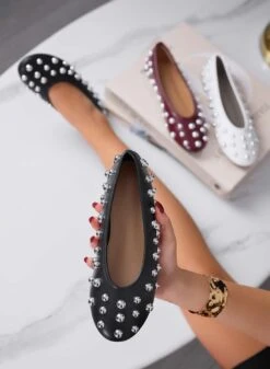 ALLEN - Ballerine Nere Con Borchie A Sfera Argento -Negozio al dettaglio Alexoo 3 a4626370 8cba 43dd 9a07 b34a3f607871