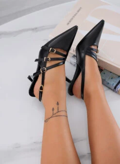 FAUSTA - Décolleté Nere Slingback Con Cinturini Sottili E Tacco A Rocchetto -Negozio al dettaglio Alexoo 3 a5f7a84d e89a 462c 8a97 667fc0d44e60