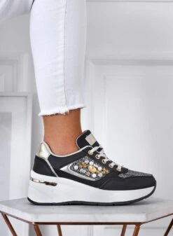 Sneakers Nere Con Inserti In Tessuto E Gioielli -Negozio al dettaglio Alexoo 3 aa2f5078 9b84 4dcf 8dcb 85758a4e8296