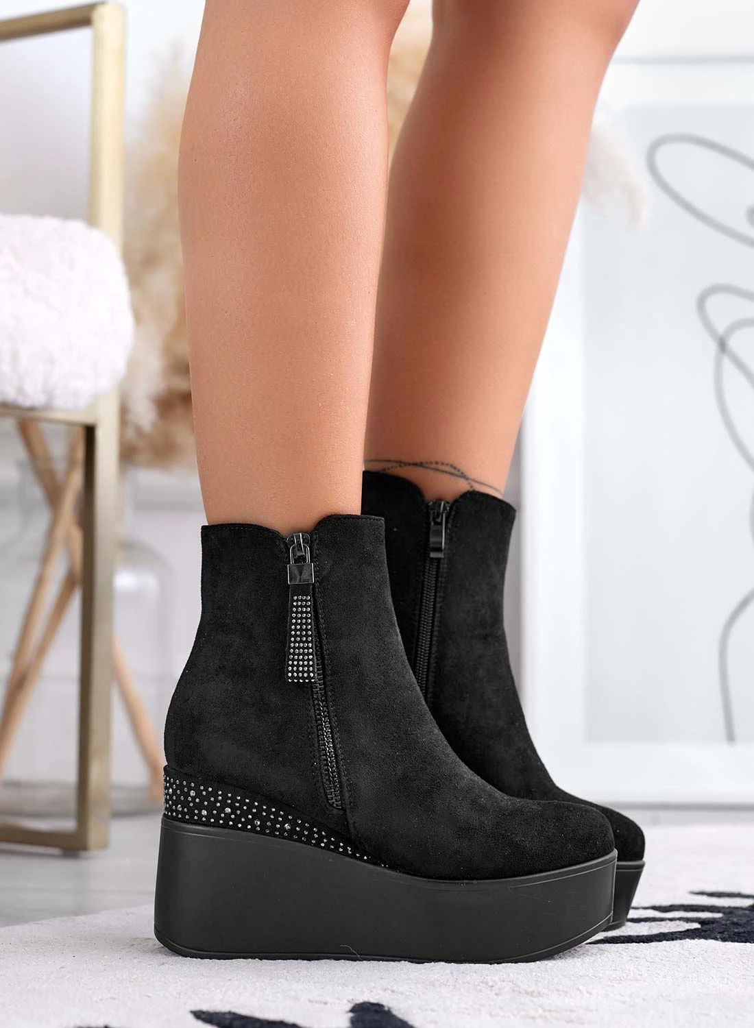 MARGHERITA -Stivaletti Neri Scamosciati Con Zeppa E Strass 1 MARGHERITA -Stivaletti Neri Scamosciati Con Zeppa E Strass