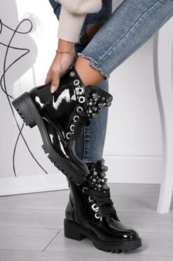 LEANNA - Stivaletti Bassi Con Perle E Pietre Neri In Vernice -Negozio al dettaglio Alexoo 3 cb9a7436 2503 4278 b73a 7f74cd57070a
