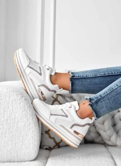 XENA - Sneakers Bianche Con Inserti Glitter E Zeppa -Negozio al dettaglio Alexoo 3 d645eb62 7d46 4b45 ac96 67a10b7add83