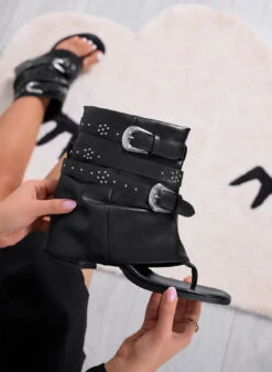 SERAPHINE - Sandali Stivaletti Con Risvolto E Infradito -Negozio al dettaglio Alexoo 3 e2a5ba8d 5350 46f5 bd0f 2bee48609038