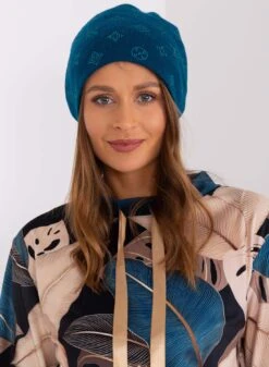 Cappello Blu Petrolio Imbottito Con Applicazioni Strass 6 Cappello Blu Petrolio Imbottito Con Applicazioni Strass -Negozio al dettaglio Alexoo 3 e7e30e15 7174 499f b290 1e2866c55d9c