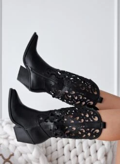 CANOSA - Stivaletti Camperos Neri Traforati -Negozio al dettaglio Alexoo 3 f318646c 68b9 4cc7 99e3 e777b090de2c