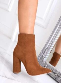 DORIS - Tronchetti Camel Scamosciati Con Tacco Alto 8 DORIS - Tronchetti Camel Scamosciati Con Tacco Alto -Negozio al dettaglio Alexoo 43 494acdc8 0795 4ce7 9d63 5e6d421e1395