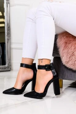 Decolletè Nere Effetto Pitonato Con Cinturino E Tacco Comodo -Negozio al dettaglio Alexoo 4 16 205 1062b6ef 6188 47e3 840d 905c66bbffd0