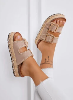 SPARTA - Sandali Ciabatte Beige Con Maxi Fibbie Oro E Suola Platform -Negozio al dettaglio Alexoo 4 23ba3f64 dd5c 4472 ab5d 671e2d017092