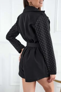 Tuta Corta Nera Con Profondo Scollo E Strass 6 Tuta Corta Nera Con Profondo Scollo E Strass -Negozio al dettaglio Alexoo 4 642f338b acd7 4b41 b08f fbd8a1a3bb77