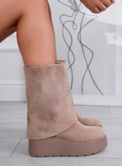 TIBERIA - Stivaletti Fango Scamosciati Con Risvolto E Zeppa -Negozio al dettaglio Alexoo 4 8a3a5d77 f0b3 4f42 9b04 e83fdf628564