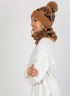 Cappello Camel Imbottito Con Pompon -Negozio al dettaglio Alexoo 4 8f5b189e 4b57 4185 9160 152a6daa9499