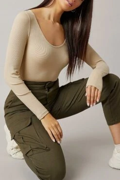 Maglia Body Beige Maniche Lunghe A Costine -Negozio al dettaglio Alexoo 4 a38329bc 962e 40b5 ae3c d57e21a992cb