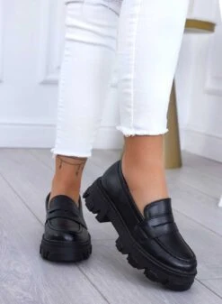 Mocassini Neri Con Suola Carrarmato