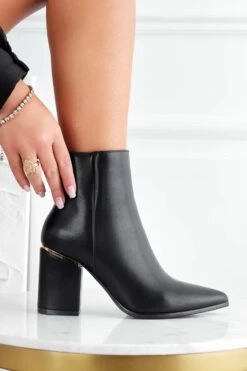 MORGANA - Stivaletti Tronchetti Neri Con Tacco Comodo -Negozio al dettaglio Alexoo 4 bbf5280a 3f7b 49e8 9893 a699a768de47