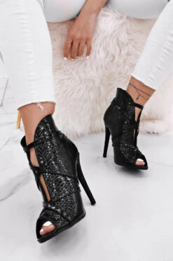 Alexoo Sandali Tronchetti Neri Spuntati Effetto Pitonato E Tacco Alto -Negozio al dettaglio Alexoo 4 bd1a5a8b eec5 4d4f 8a6a 3e9f0fb08657