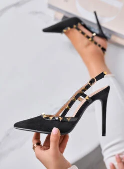 KIMM - Décolleté Nere Slingback Con Borchie Oro E Tacco Alto -Negozio al dettaglio Alexoo 4 d18855b2 f410 469e 865d 34c728322684