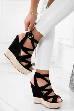 Sandali Neri Fasciati Con Zeppa -Negozio al dettaglio Alexoo 4 d5682963 3ead 4a4e af32 9c8443292291