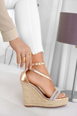 DEEP - Sandali Espadrillas Con Zeppa Oro Rosa E Fasce Gioiello -Negozio al dettaglio Alexoo 5 05d3518e a9aa 455a a277 1ba0ffecf0ab