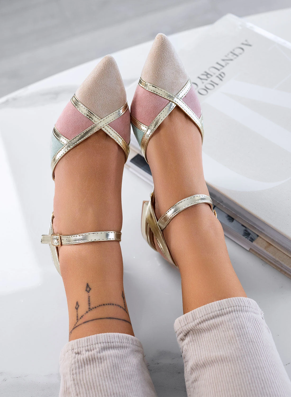 FABIOLA - Scarpe Ballerine Beige A Punta Con Pannelli A Contrasto 2 FABIOLA - Scarpe Ballerine Beige A Punta Con Pannelli A Contrasto - immagine 2