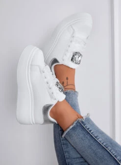 OLIVIA - Sneakers Platform Bianche Con Dettaglio Gioiello -Negozio al dettaglio Alexoo 5 3eea6de8 c89e 4be3 840d 67f74329b097