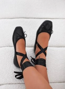 HELEN - Ballerine Nere Con Lacci In Raso -Negozio al dettaglio Alexoo 5 4f29a4fe 71d4 49ec 952f b72438739765