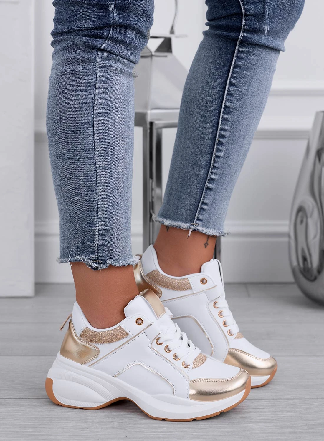 PATTY - Sneakers Bianche Con Inserti Glitter Oro 2 PATTY - Sneakers Bianche Con Inserti Glitter Oro - immagine 2