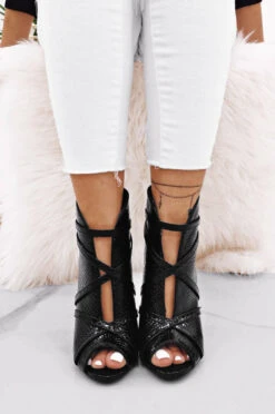 Alexoo Sandali Tronchetti Neri Spuntati Effetto Pitonato E Tacco Alto -Negozio al dettaglio Alexoo 5 5d326241 bce8 49d5 b1f9 2f0bf6cfad58