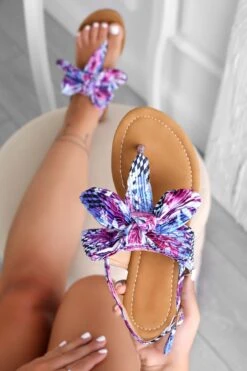 LYON - Sandali Infradito Bassi Multicolor Con Fiocco 9 LYON - Sandali Infradito Bassi Multicolor Con Fiocco -Negozio al dettaglio Alexoo 5 84f99d1a 58b3 4965 be7e d2a3ddd202f0