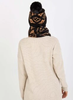 Cappello Nero Imbottito Con Pompon -Negozio al dettaglio Alexoo 5 f30c4649 a5d7 443e 84ed 7aa6d0fbe5ed