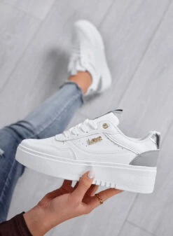 SHINE - Sneakers Bianche Con Dettagli Grigi E Scritta Love -Negozio al dettaglio Alexoo 6 1d01050f ae63 4248 bb8f 13741da034c4