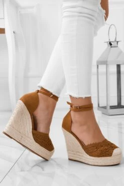 Espadrilles Camel Con Zeppa In Corda E Ricamo -Negozio al dettaglio Alexoo 6 1dbfb2a0 43b1 4d62 ba81 da512d9ff045