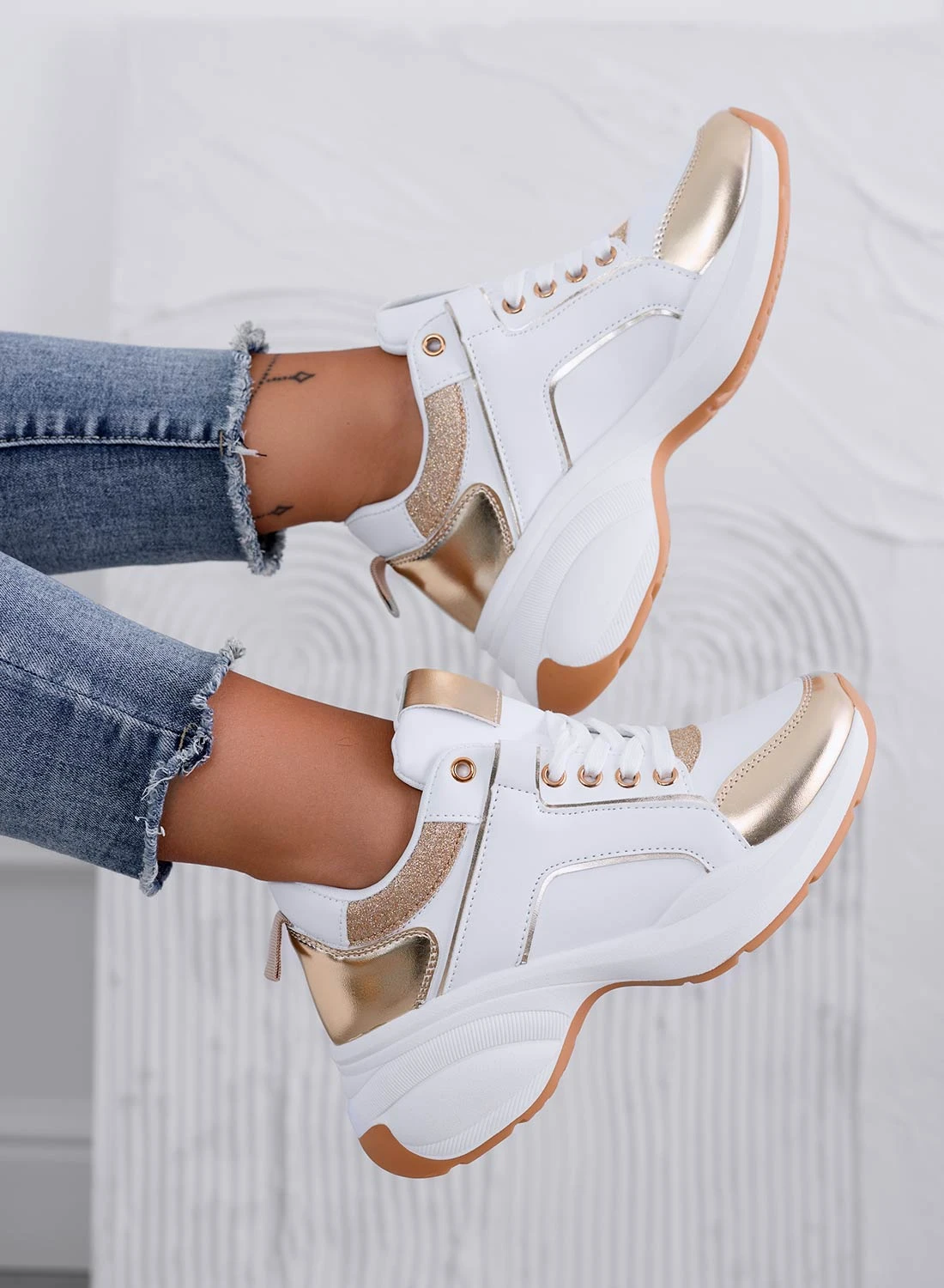 PATTY - Sneakers Bianche Con Inserti Glitter Oro 3 PATTY - Sneakers Bianche Con Inserti Glitter Oro - immagine 3